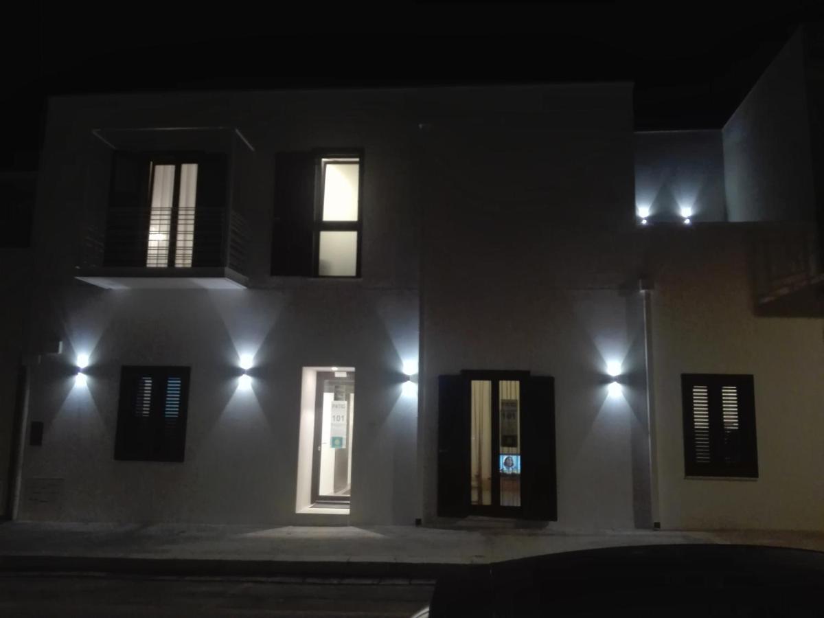 Patio 101 "Exclusive" Bed & Breakfast ซานวิโต โลคาโป ภายนอก รูปภาพ